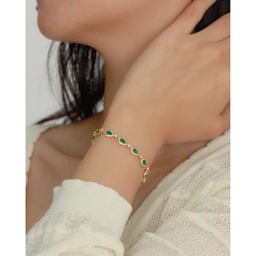 European Light Luxury Emerald Diamond Bracelet S925 Silver Full Diamond Retro Luxurious High-End Jewelry for Women - Image 4