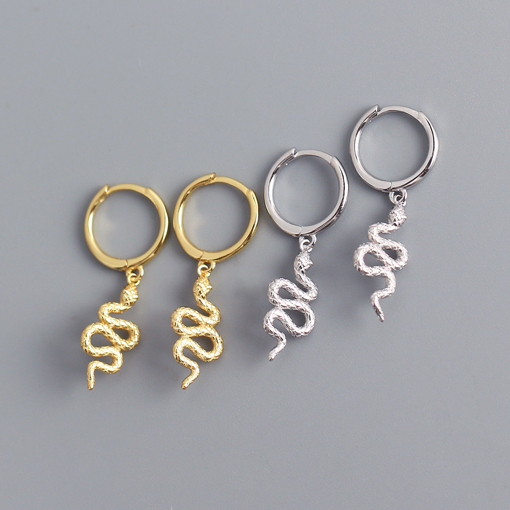 European Light Luxury S925 Silver INS Irregular Gold Tassel Wrinkle Snake-Shaped Ear Cuffs Earrings for Women - Image 2