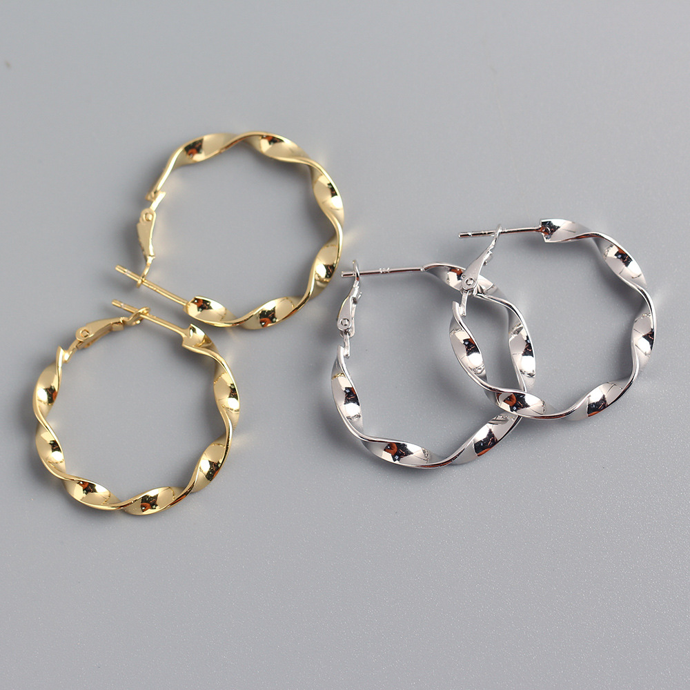 European Elegant S925 Silver Earrings INS Versatile Mobius Ring Handcrafted Large Hoop Earrings - Image 2