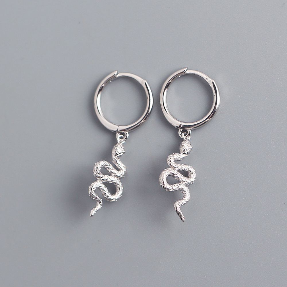 European Light Luxury S925 Silver INS Irregular Gold Tassel Wrinkle Snake-Shaped Ear Cuffs Earrings for Women - Image 5