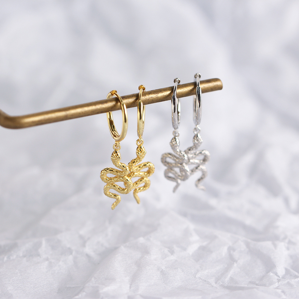 European Light Luxury S925 Silver INS Irregular Gold Tassel Wrinkle Snake-Shaped Ear Cuffs Earrings for Women - Image 7