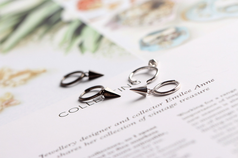 European Light Luxury S925 Silver Cross Earrings INS Style Diamond-Set Ear Cuffs Silver Earrings for Women - Image 6