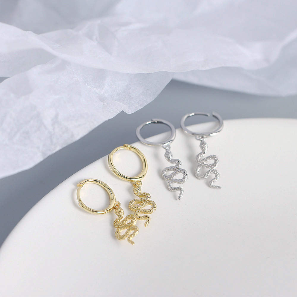 European Light Luxury S925 Silver INS Irregular Gold Tassel Wrinkle Snake-Shaped Ear Cuffs Earrings for Women - Image 10