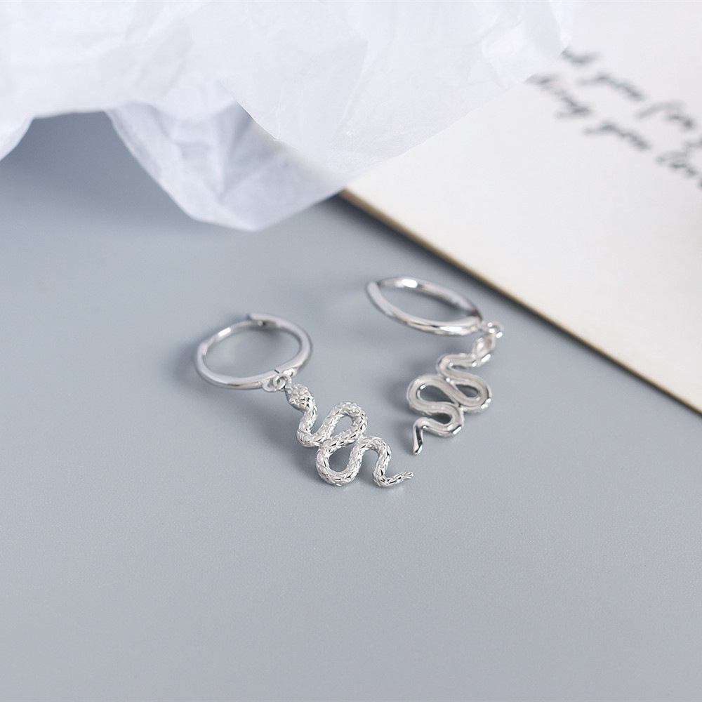 European Light Luxury S925 Silver INS Irregular Gold Tassel Wrinkle Snake-Shaped Ear Cuffs Earrings for Women - Image 13