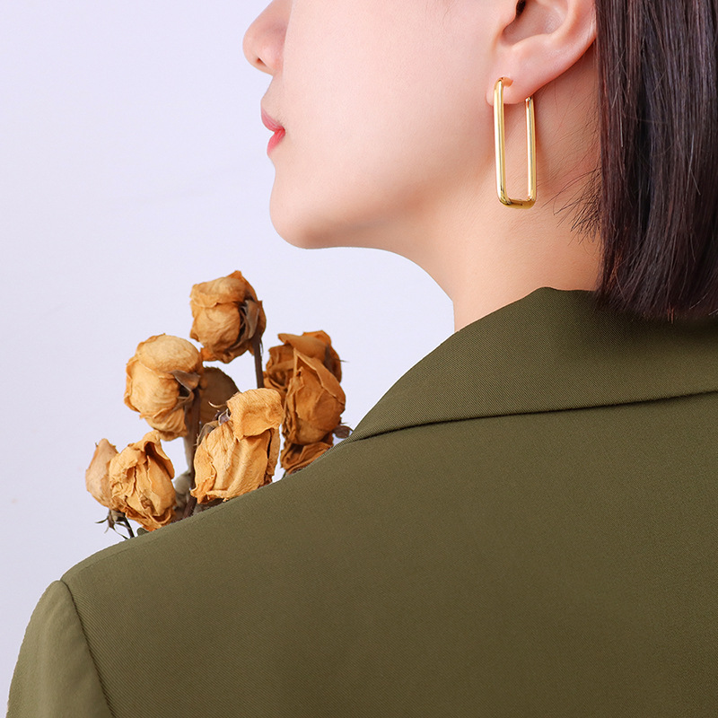 Hot Selling Simple Hoop Stud Earrings 18K Gold PVD Plated Stainless Steel Minimalist Design Wholesale - Image 3