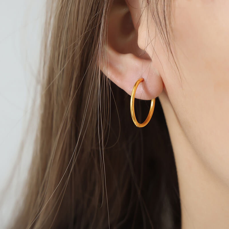 European cross-border niche luxurious lightweight circle earrings titanium steel 18k PVD gold plated jewelry for women - Image 11