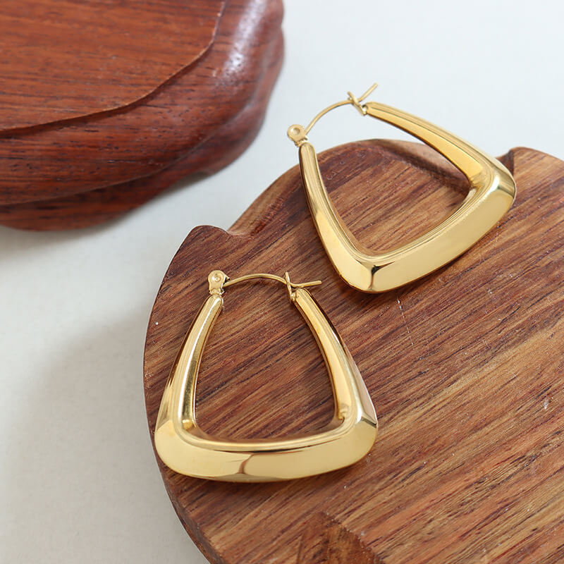 French niche luxurious U-shaped earrings titanium steel 18k PVD gold plated lightweight versatile jewelry for women - Image 6
