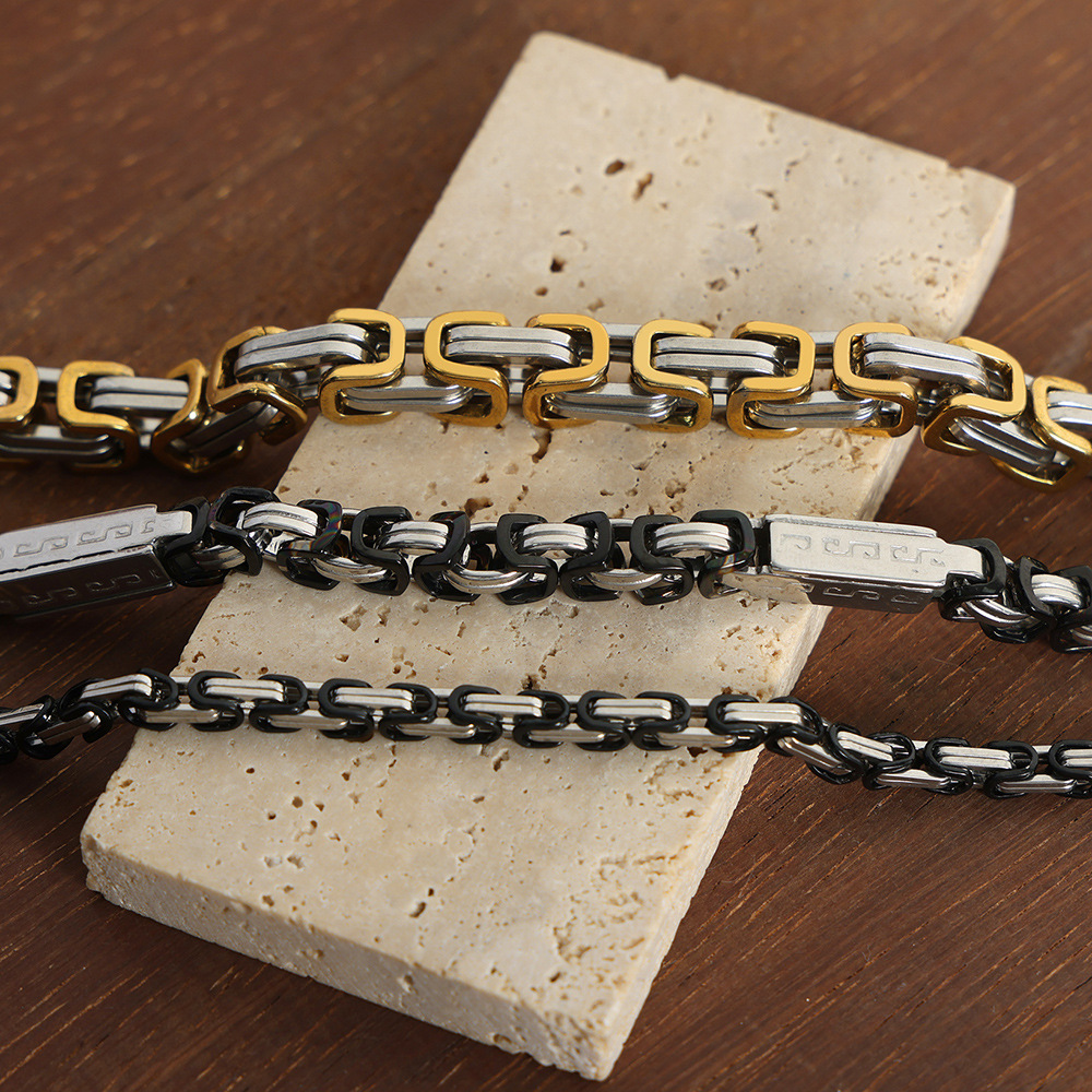 Fashionable Retro 18K PVD Gold Plated Titanium Steel Luxe Bracelet for Women - Image 3