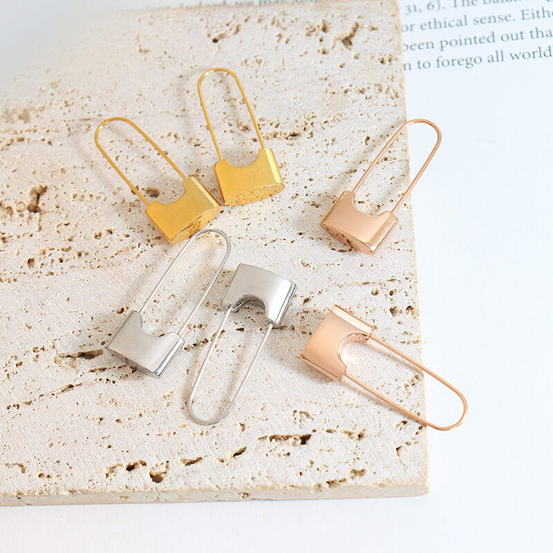 European new minimalist lock-shaped earrings titanium steel 18k PVD gold plated lightweight stylish jewelry - Image 6