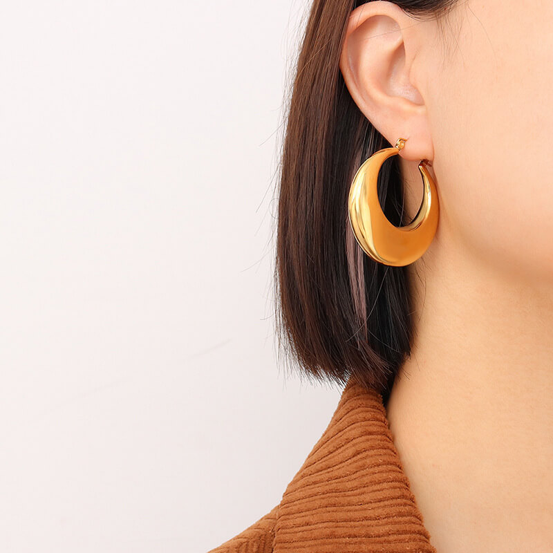 2021 new French vintage-style geometric U-shaped earrings titanium steel 18k PVD gold plated jewelry for women - Image 4