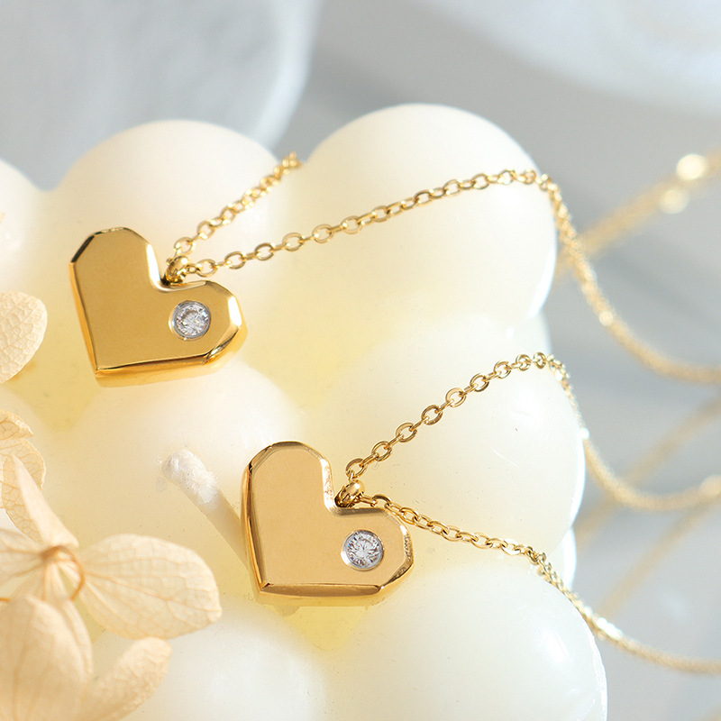European Heart Love Zircon Pendant Necklace 18K PVD Gold Plated Titanium Steel Choker for Women - Image 2