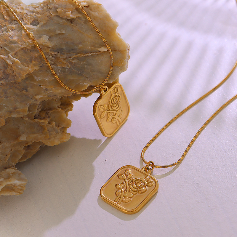 European Ins Cold Minimalist Rose Flower Pendant Necklace Titanium Steel 18K PVD Gold Plated Fashionable Choker - Image 3