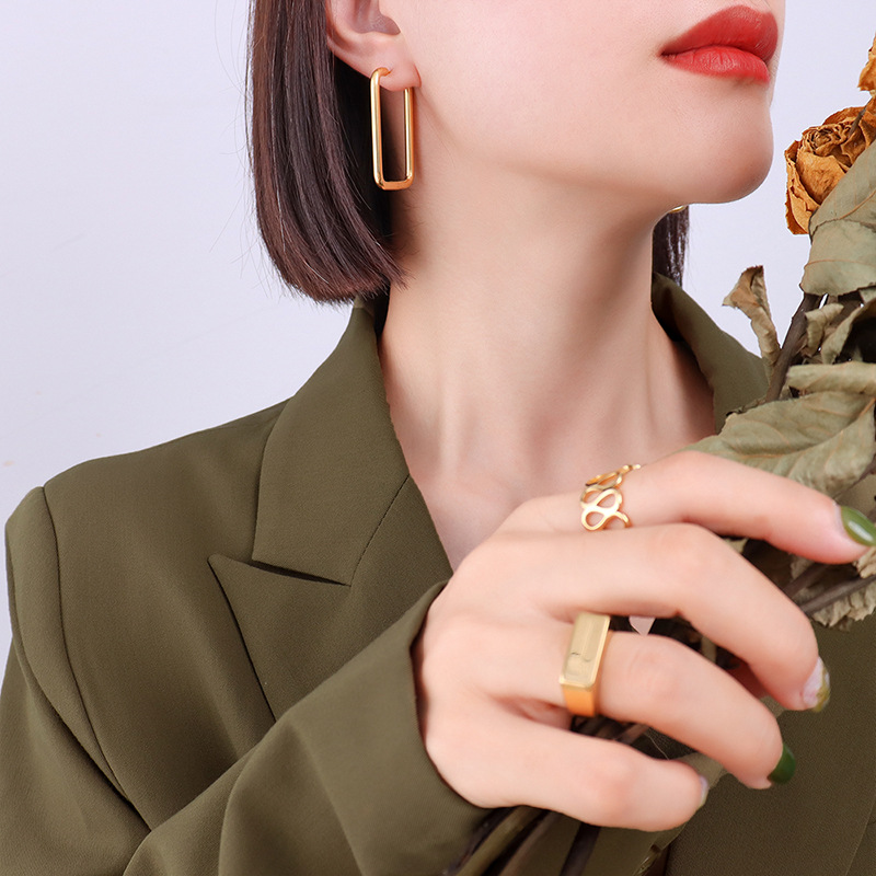 Hot Selling Simple Hoop Stud Earrings 18K Gold PVD Plated Stainless Steel Minimalist Design Wholesale - Image 4