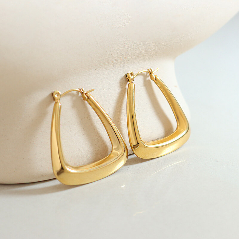 French niche luxurious U-shaped earrings titanium steel 18k PVD gold plated lightweight versatile jewelry for women - Image 5