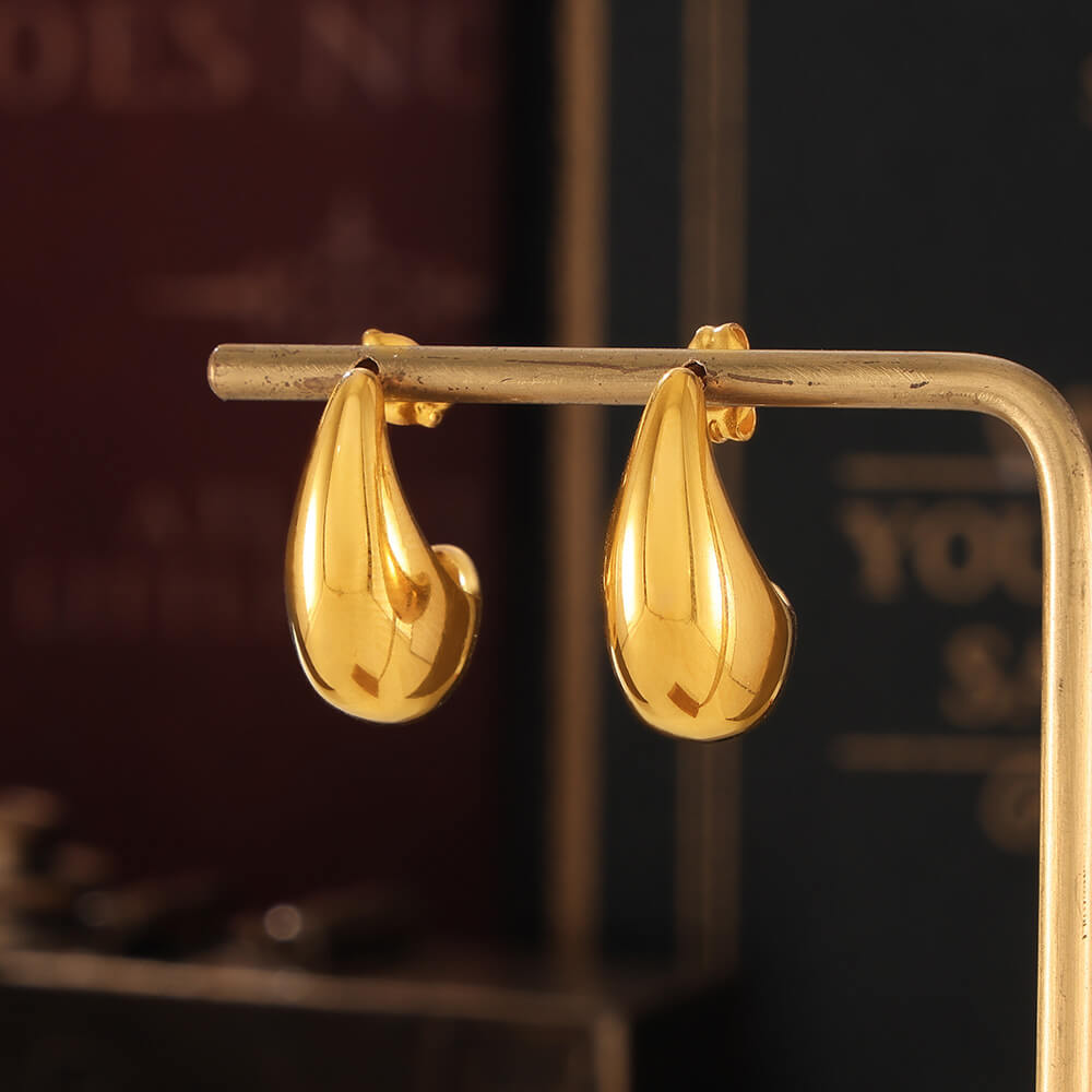 Minimalist moon-shaped titanium steel 18k PVD gold plated hollow C-shaped earrings lightweight stylish jewelry - Image 2