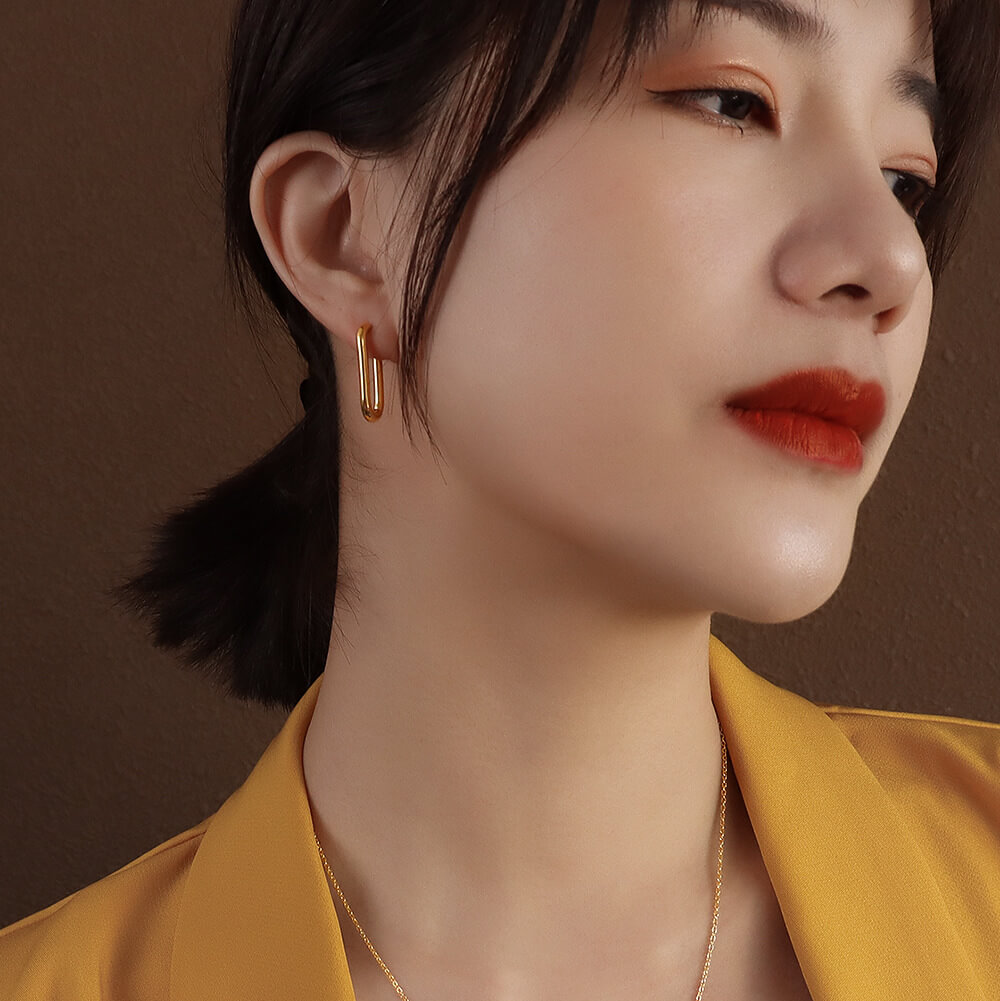 Marka French ins artistic U-shaped geometric earrings titanium steel 18k PVD gold plated lightweight studs - Image 4
