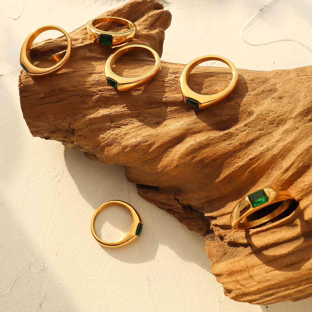 French Style 2025 New Green Zircon Inlaid Ring Elegant Fade-Resistant Titanium Steel 18K PVD Gold Plated Finger Jewelry - Image 3