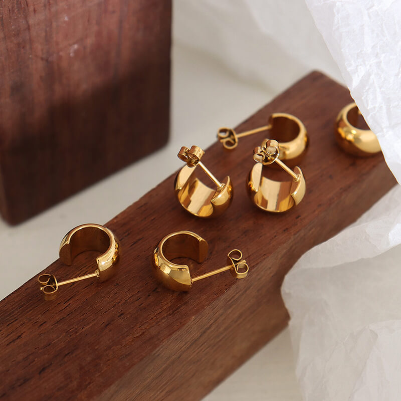 European vintage niche minimalist C-shaped earrings titanium steel 18k PVD gold plated lightweight jewelry wholesale - Image 2