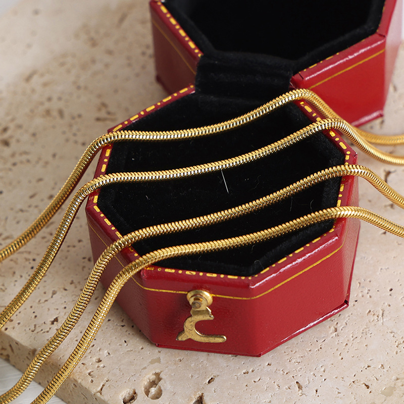 Fashionable 18K PVD Gold Plated Titanium Steel Simple Luxe Bracelet for Women - Image 3