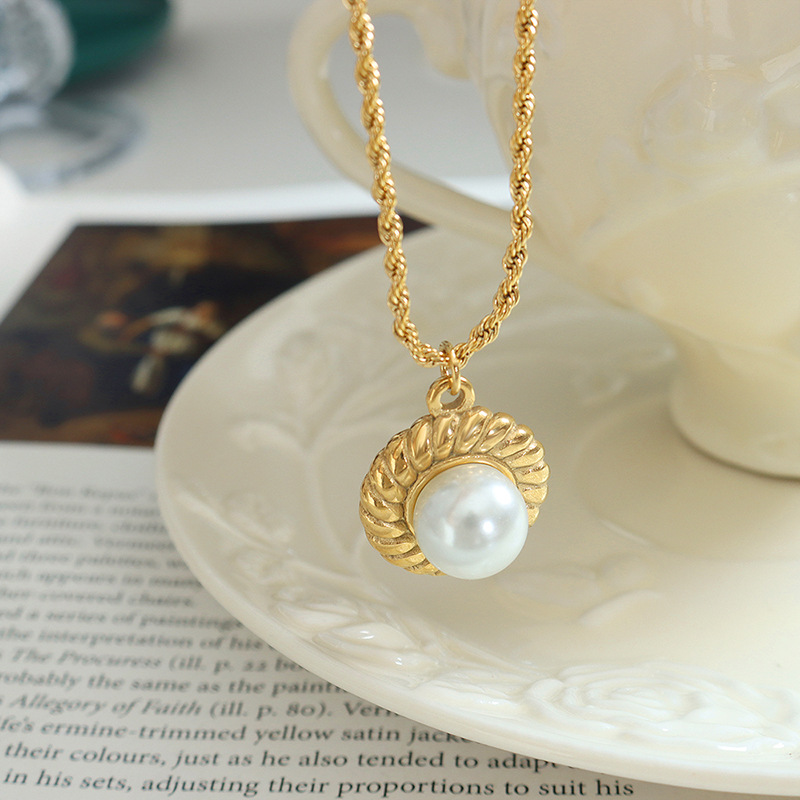 French Ins Unisex Style Hat-Shaped Imitation Pearl Embedded Design Necklace 18K PVD Gold Plated Choker for Women - Image 3
