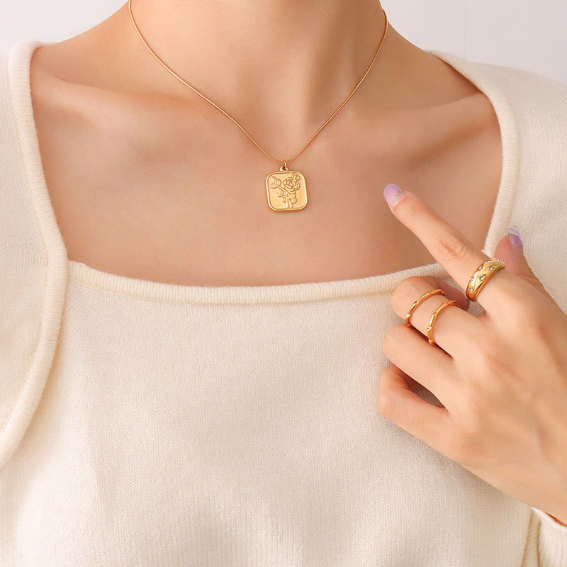 European Ins Cold Minimalist Rose Flower Pendant Necklace Titanium Steel 18K PVD Gold Plated Fashionable Choker - Image 4