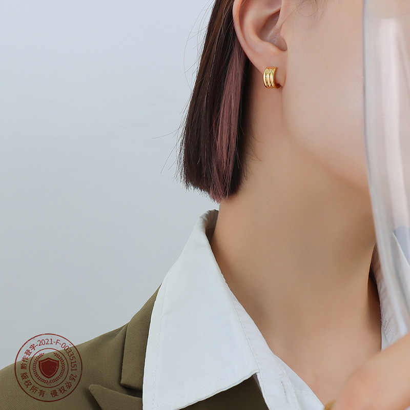 European ins-style lightweight luxurious C-shaped earrings titanium steel 18k PVD gold plated earrings - Image 5