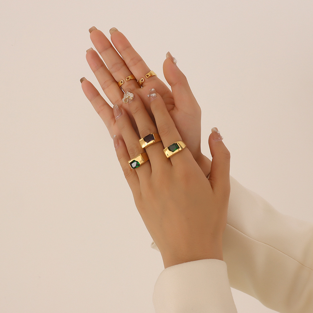 European Fashion Trendy Zircon Inlaid Geometric Ring with Titanium Steel Gold Plating Personalized Finger Jewelry - Image 4