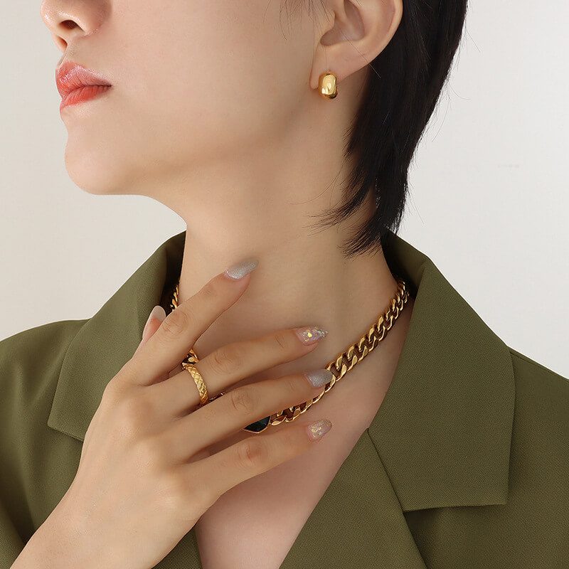 European vintage niche minimalist C-shaped earrings titanium steel 18k PVD gold plated lightweight jewelry wholesale - Image 4