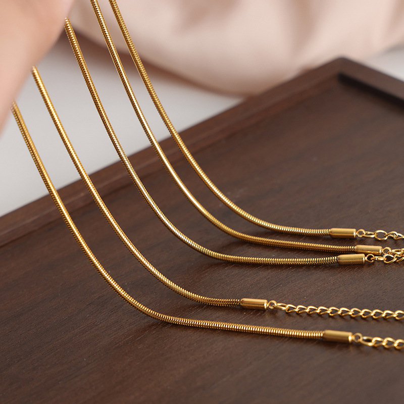 Fashionable 18K PVD Gold Plated Titanium Steel Simple Luxe Bracelet for Women - Image 4