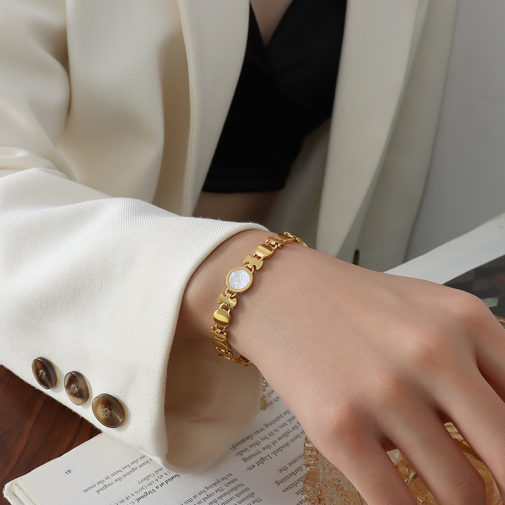 European INS Style Chunky Geometric White Shell Heart Bracelet 18K Gold Plated Titanium Steel Jewelry for Women - Image 4