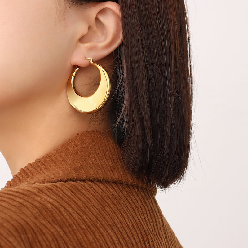2021 new French vintage-style geometric U-shaped earrings titanium steel 18k PVD gold plated jewelry for women - Image 3