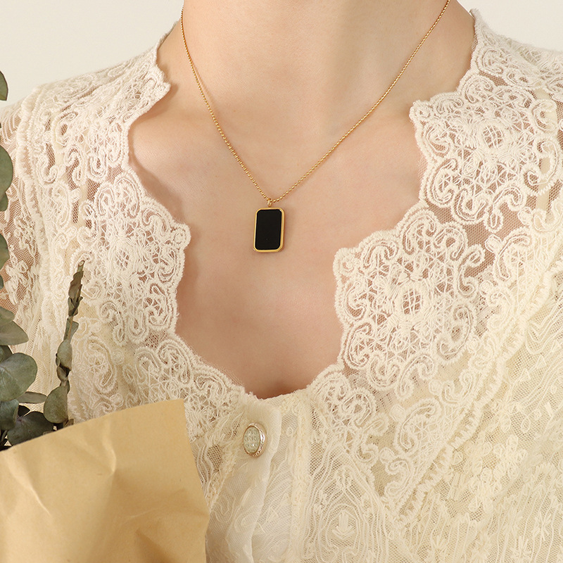 European Vintage Ins Style Long Plaque Black Mother-of-Pearl Pendant Necklace 18K PVD Gold Plated Choker Chain - Image 4