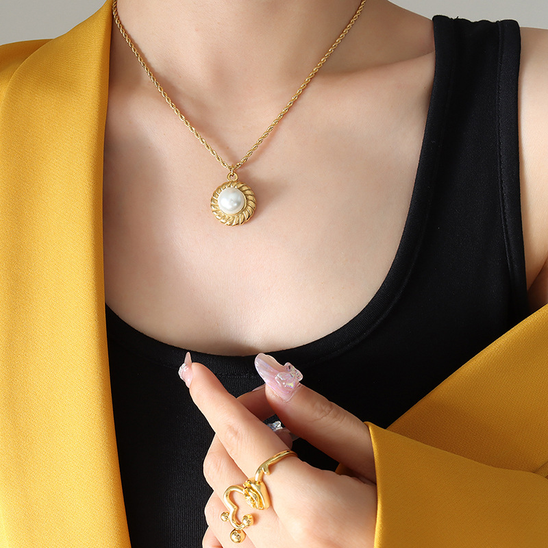 French Ins Unisex Style Hat-Shaped Imitation Pearl Embedded Design Necklace 18K PVD Gold Plated Choker for Women - Image 4
