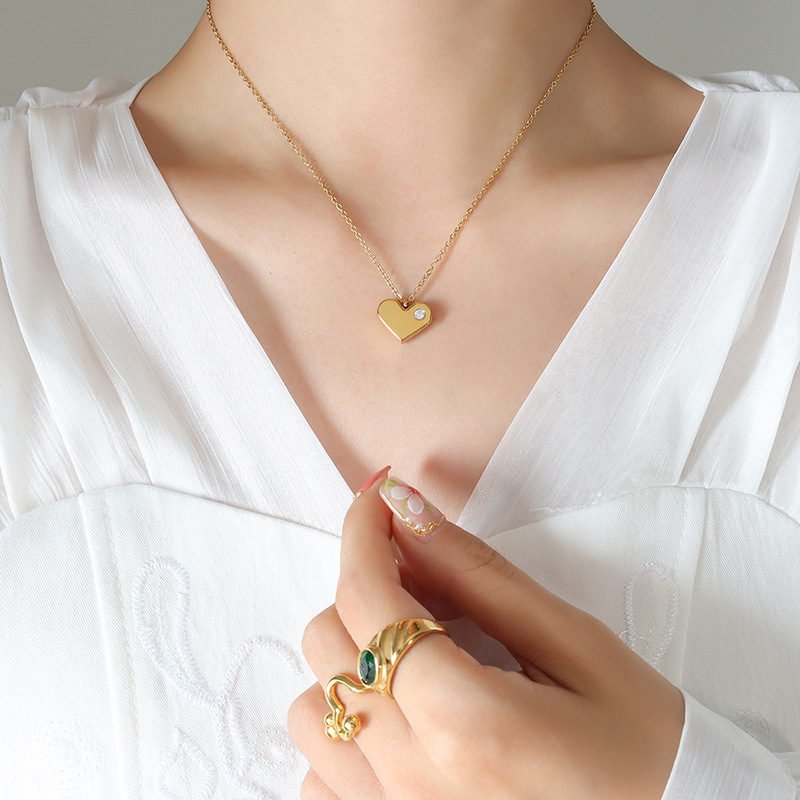 European Heart Love Zircon Pendant Necklace 18K PVD Gold Plated Titanium Steel Choker for Women - Image 4