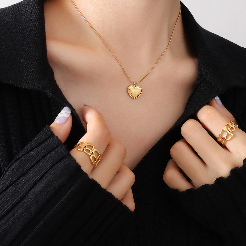 European Ins Cold Minimalist Engraved Heart Stainless Steel Necklace Trendy Titanium Steel 18K PVD Gold Plated Jewelry - Image 5