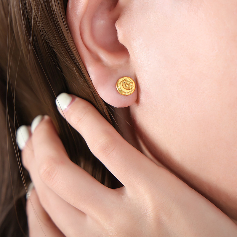Factory direct niche design hypoallergenic stylish earrings titanium steel 18k PVD gold plated star and moon stud earrings - Image 5