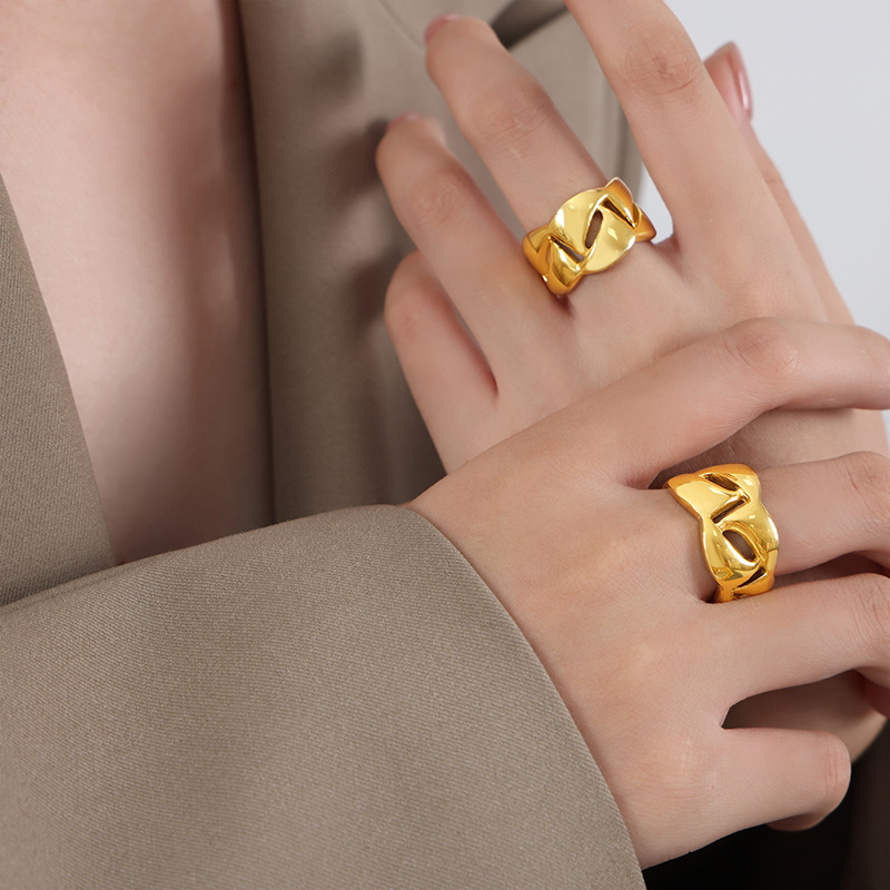 European Geometric Hollow Fashion Minimalist Open Luxury Titanium Steel Gold Plated Ring - Image 4