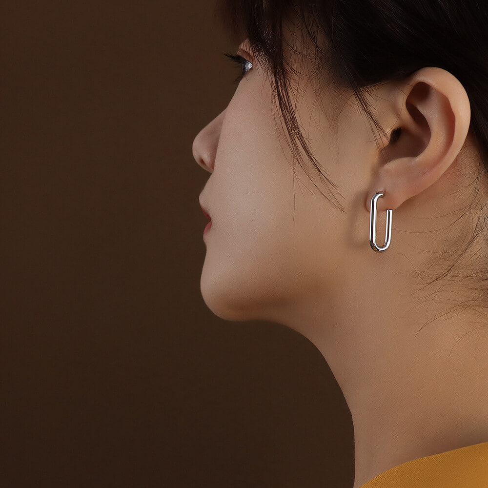 Marka French ins artistic U-shaped geometric earrings titanium steel 18k PVD gold plated lightweight studs - Image 2