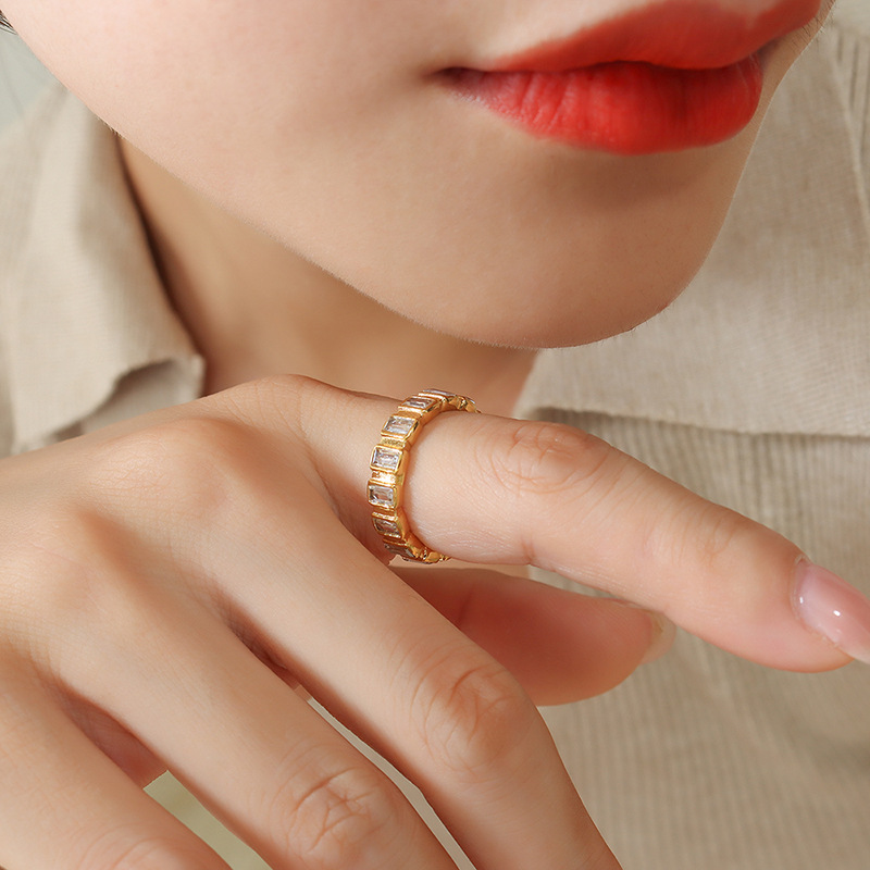Hot Selling TikTok Trend Personalized Full CZ Zircon Inlaid Ring with Titanium Steel Gold Plated Finger Ring for Women - Image 4
