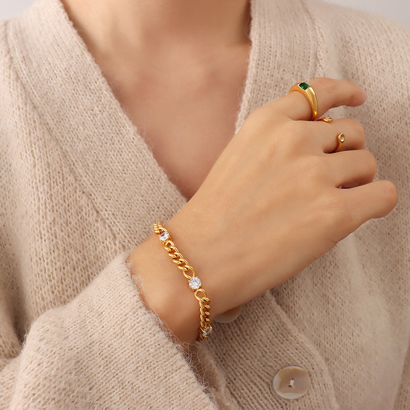 Elegant Zircon Four-Corner Inlaid Bracelet 18K PVD Gold Plated Stainless Steel Jewelry for Women - Image 5