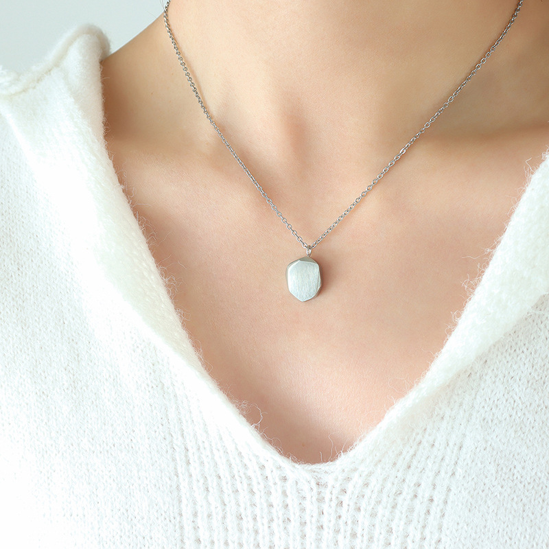 European Jewelry Brushed Shine Pendant Necklace Ins Cold Minimalist Style Titanium Steel 18K PVD Gold Plated for Women - Image 4