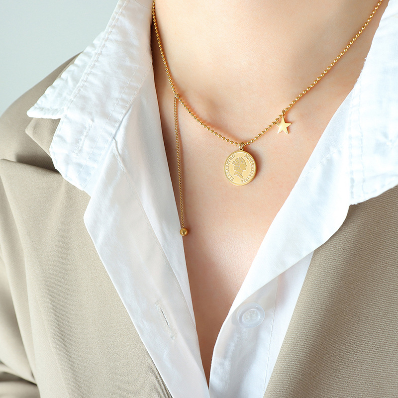 European Ins Style Sexy Girl Queen Portrait Round Pendant Necklace Versatile Choker Chain Titanium Steel Jewelry - Image 4