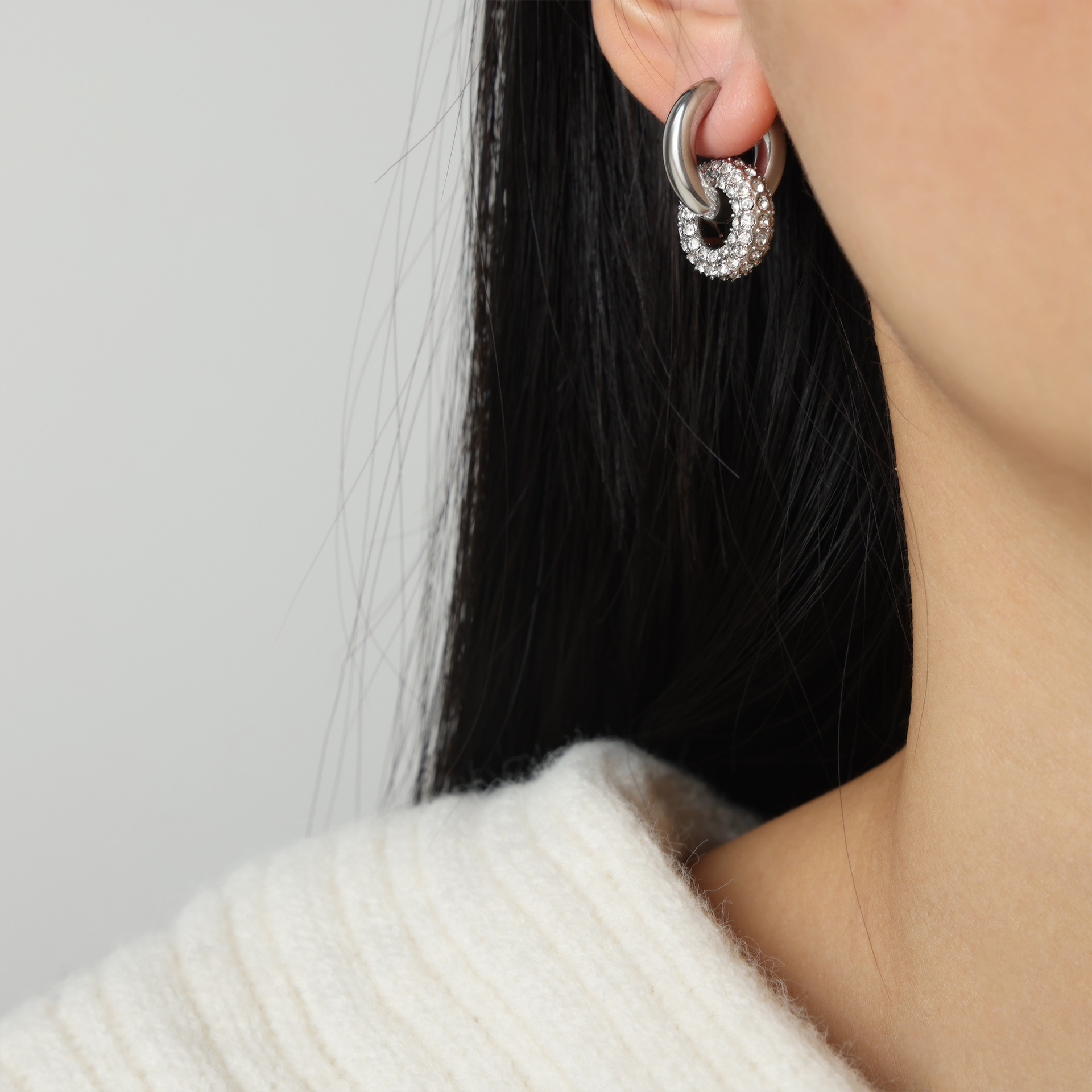 European luxurious zircon round earrings titanium steel 18k PVD gold plated lightweight vintage jewelry for women - Image 6