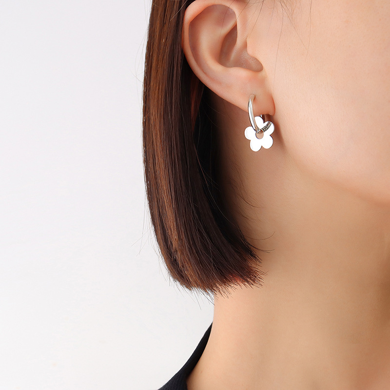 French Vintage Floral Earrings 18K Gold PVD Plated Stainless Steel INS Minimalist Jewelry - Image 3