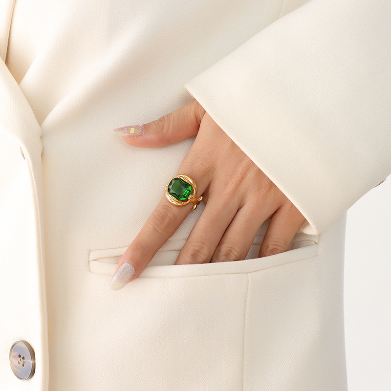 European Vintage Accessory Elegant Green Crystal Ring for Women Titanium Steel Gold Plated Finger Ring Jewelry - Image 2