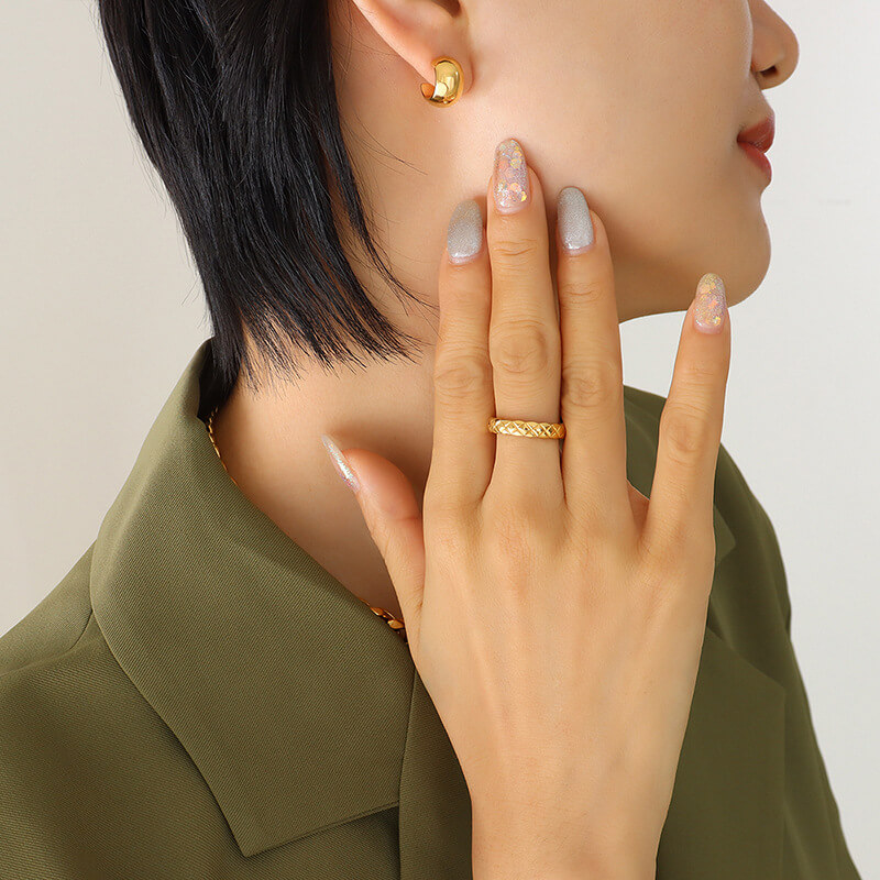 European vintage niche minimalist C-shaped earrings titanium steel 18k PVD gold plated lightweight jewelry wholesale - Image 6