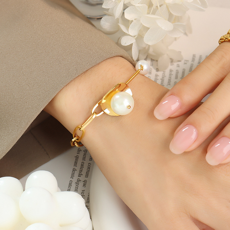 European Vintage Faux Pearl Chain Bracelet Friendship Style Titanium Steel 18K Gold Plated Non-Fading Jewelry - Image 6