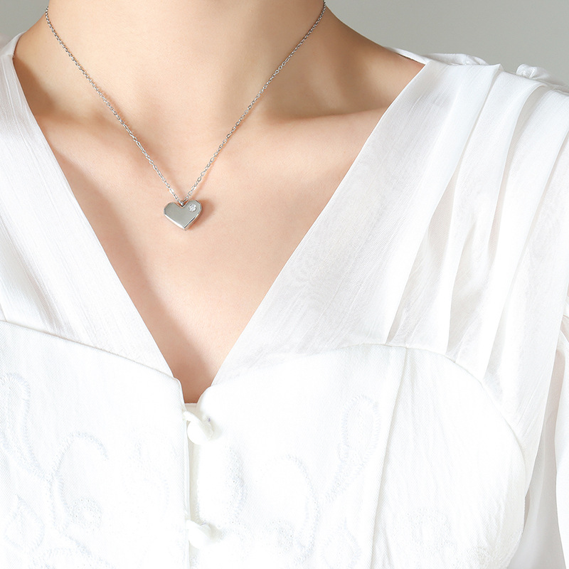 European Heart Love Zircon Pendant Necklace 18K PVD Gold Plated Titanium Steel Choker for Women - Image 5