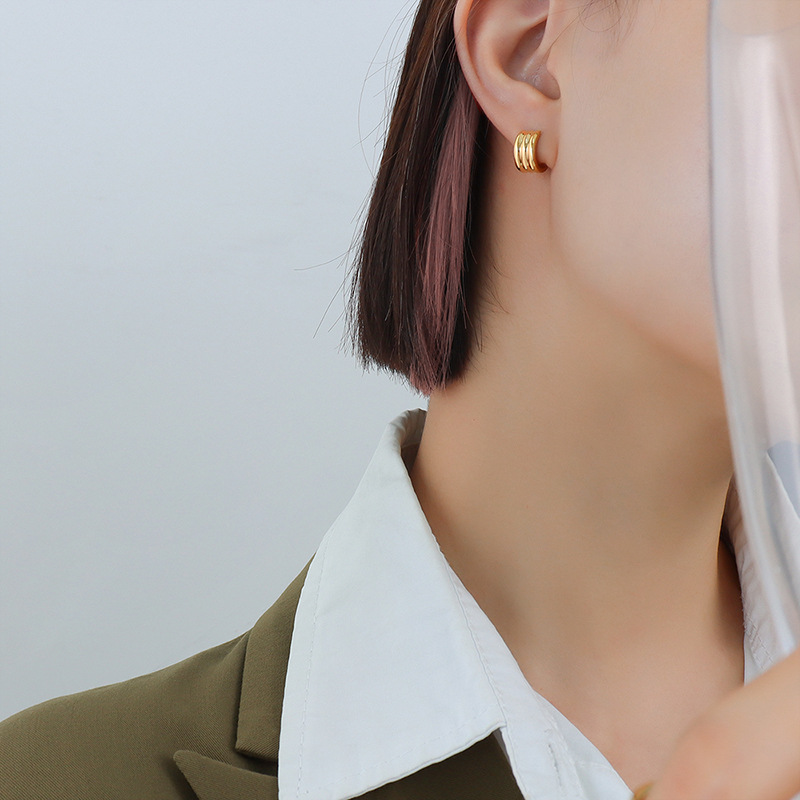 European ins-style lightweight luxurious C-shaped earrings titanium steel 18k PVD gold plated earrings - Image 2