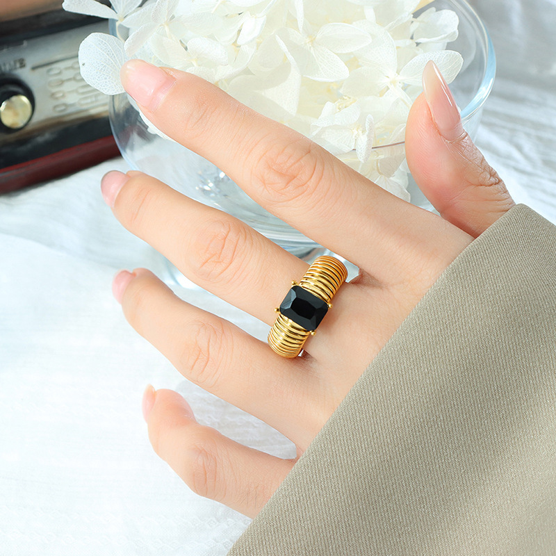 European High-End Fashion Geometric Crystal Inlaid CZ Twist Ring Titanium Steel Gold Plated Jewelry - Image 5
